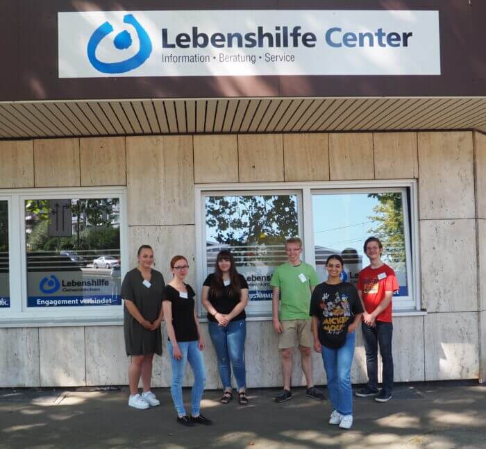Die FSJ´ler vor dem Gebäude der Lebenshilfe Gelsenkirchen